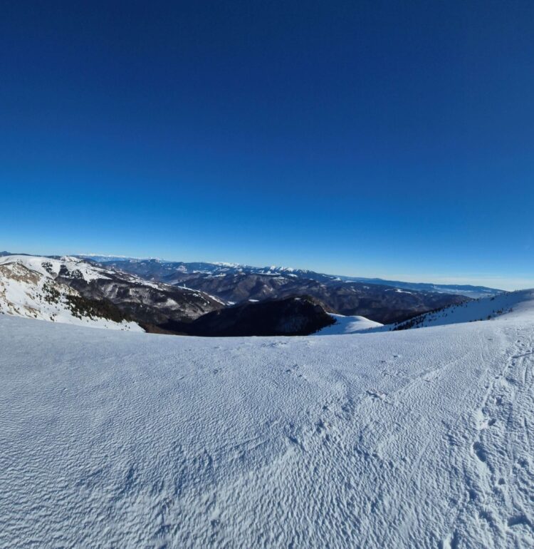 Panorama Koniarky, Ploská a Frčkov s vrch Krížna